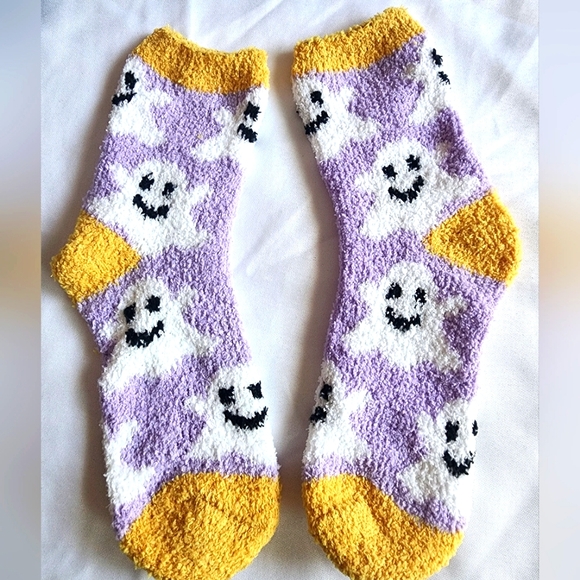 🔥SPOOKY "GHOST" SOCKS🔥 - Picture 1 of 2